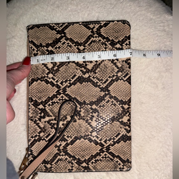 Chic Tan Snakeskin Pattern Wrislet - Picture 7 of 7